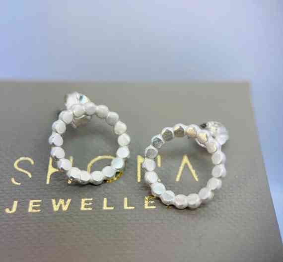 Silver Dotted Earrings01