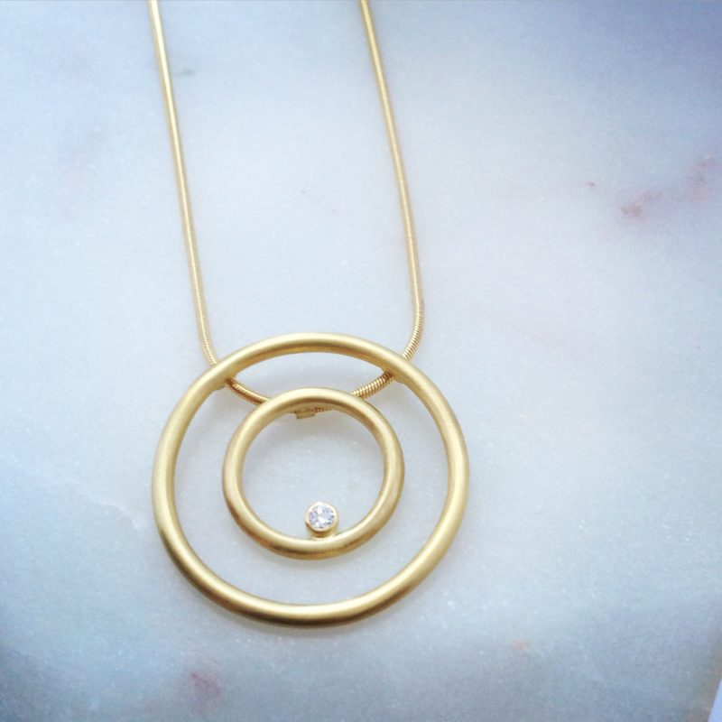 Double circle gold necklace
