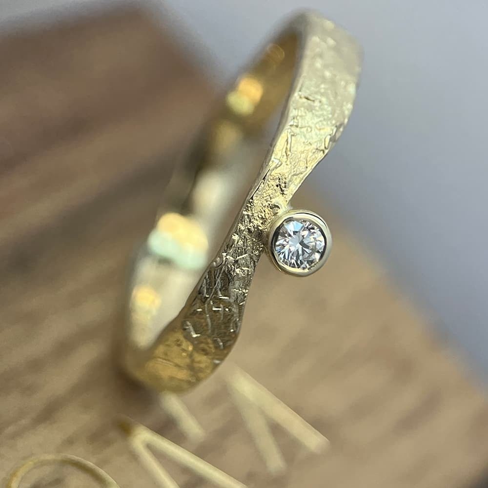 Diamond Gold Rise Ring Box Diamond Gold Rise Ring Box