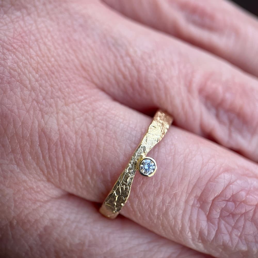 Diamond Gold Rise Ring Hand Diamond Gold Rise Ring Hand