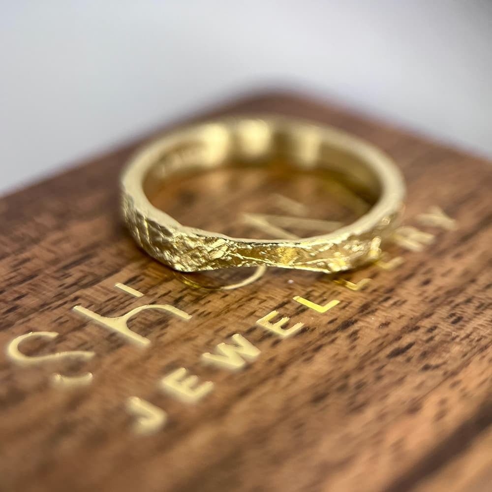 Gold Rise Ring Supporting01