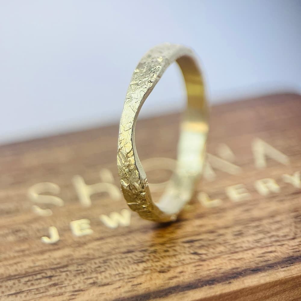 Gold Rise Ring Supporting02