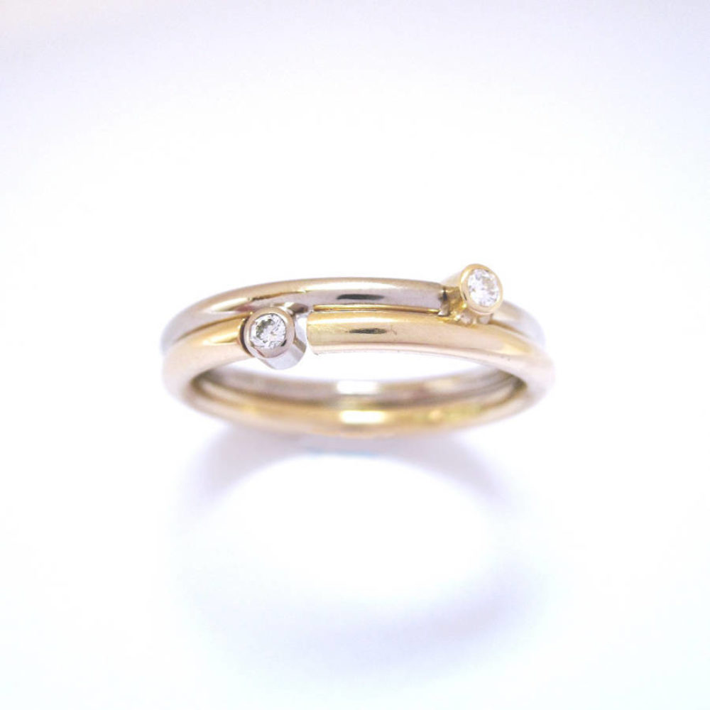 Gold Round Puzzle Ring Supporting