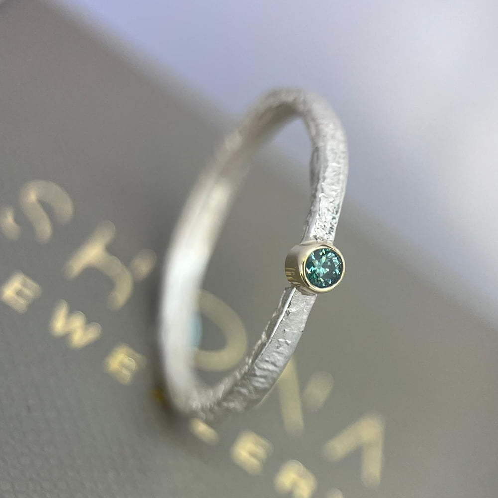 Green Diamond Textured Ring