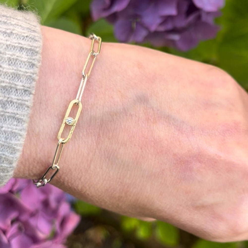 Paperclip Bracelet Supporting