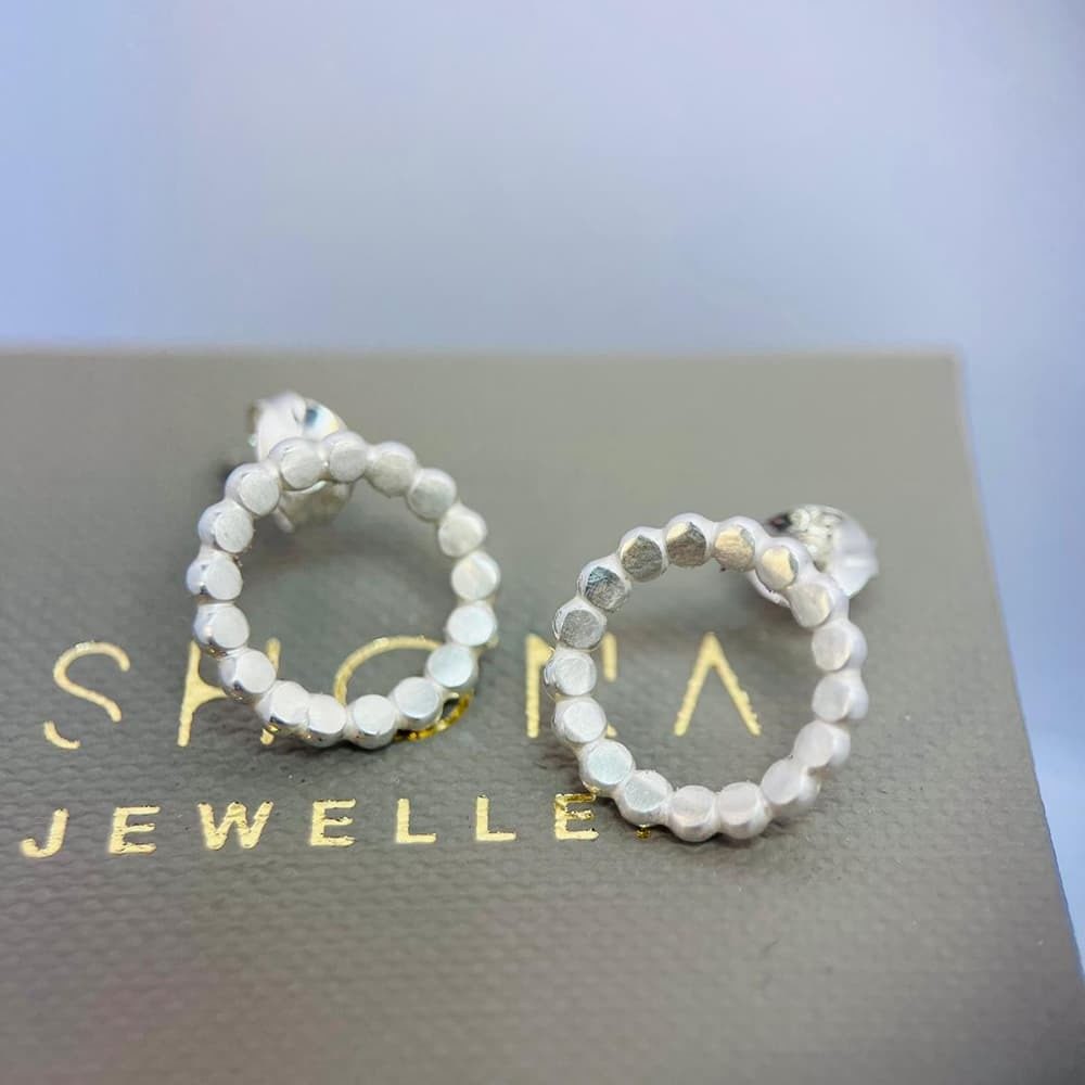 Silver Dotted Earrings01